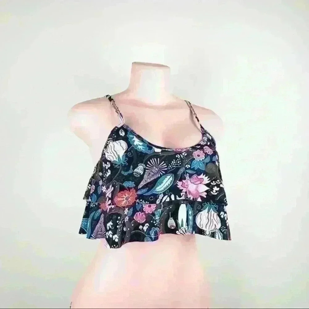 NWT Gabrielle-Aug fashion swimwear swim top size 4